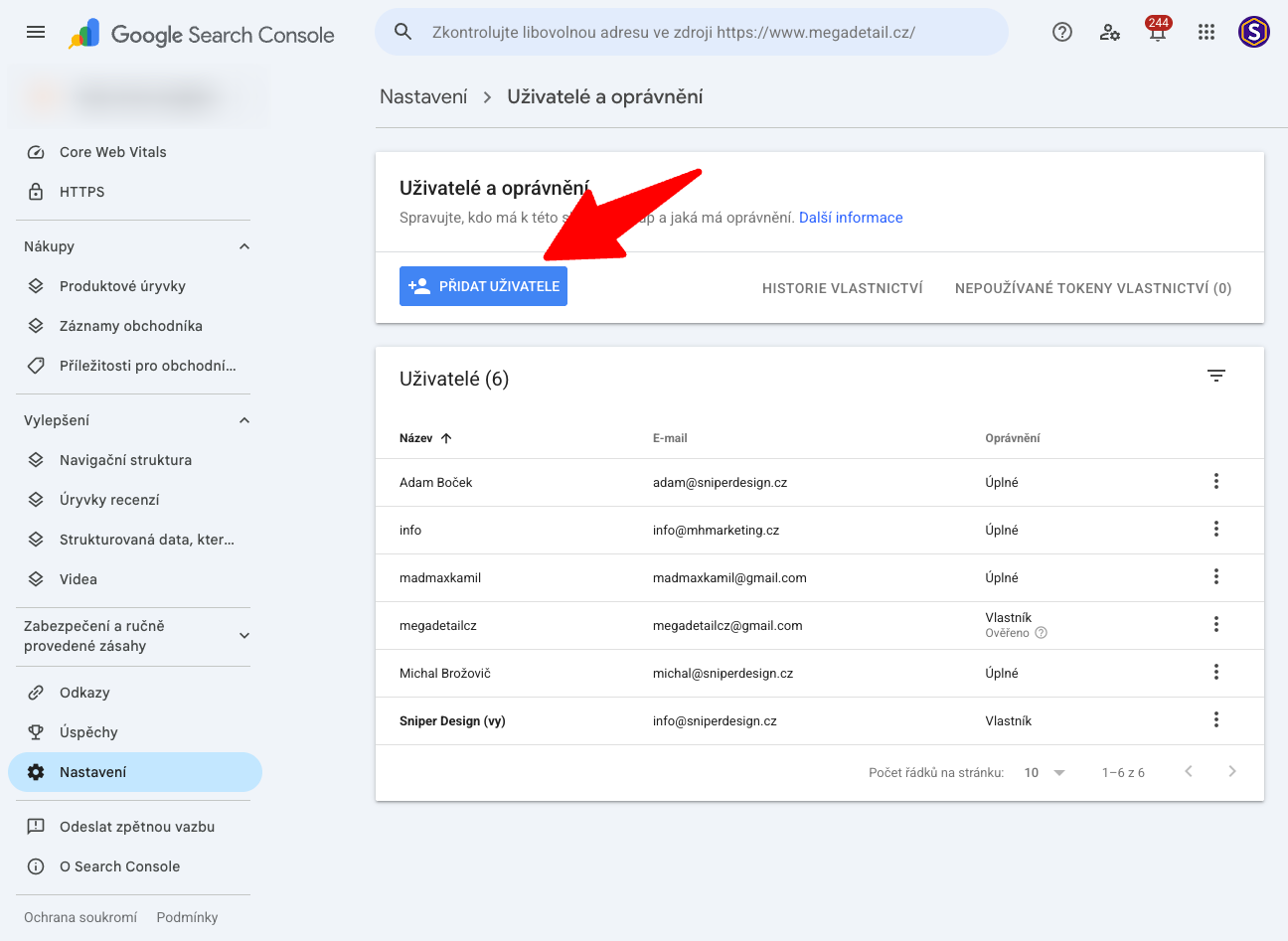 Seznam uživatelů služby v Search Console s modrým tlačítkem Přidat uživatele